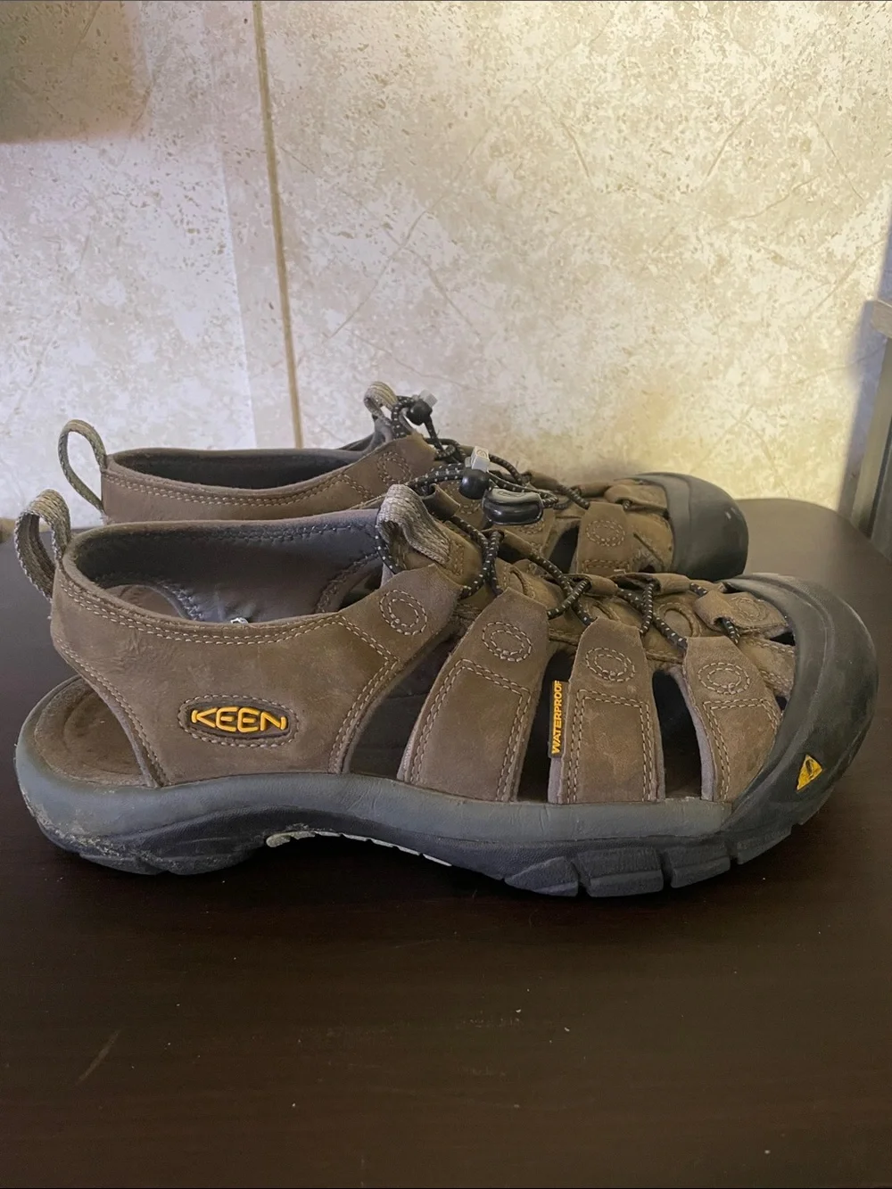 Men’s Keen Newport H2 Brown Outdoor Waterproof Sport Rubber Toe Bumper Sandals
